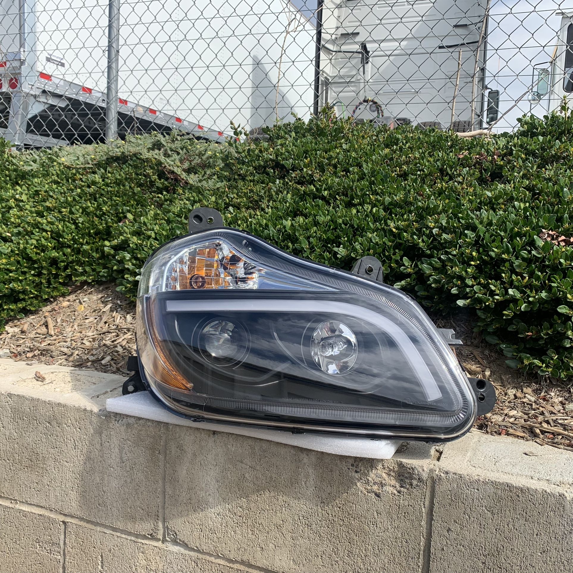 2013 - 2021 Kenworth T680 Black Headlight With LED Bar