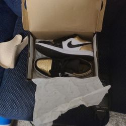Jordan 1 Gold Toe Low