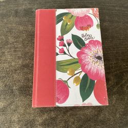 Bible NKJV The Woman's Study Full Color Edition Cloth 2017