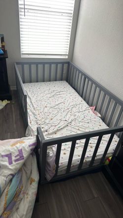 Toddler floor bed