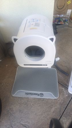 Cat self cleaning litter box