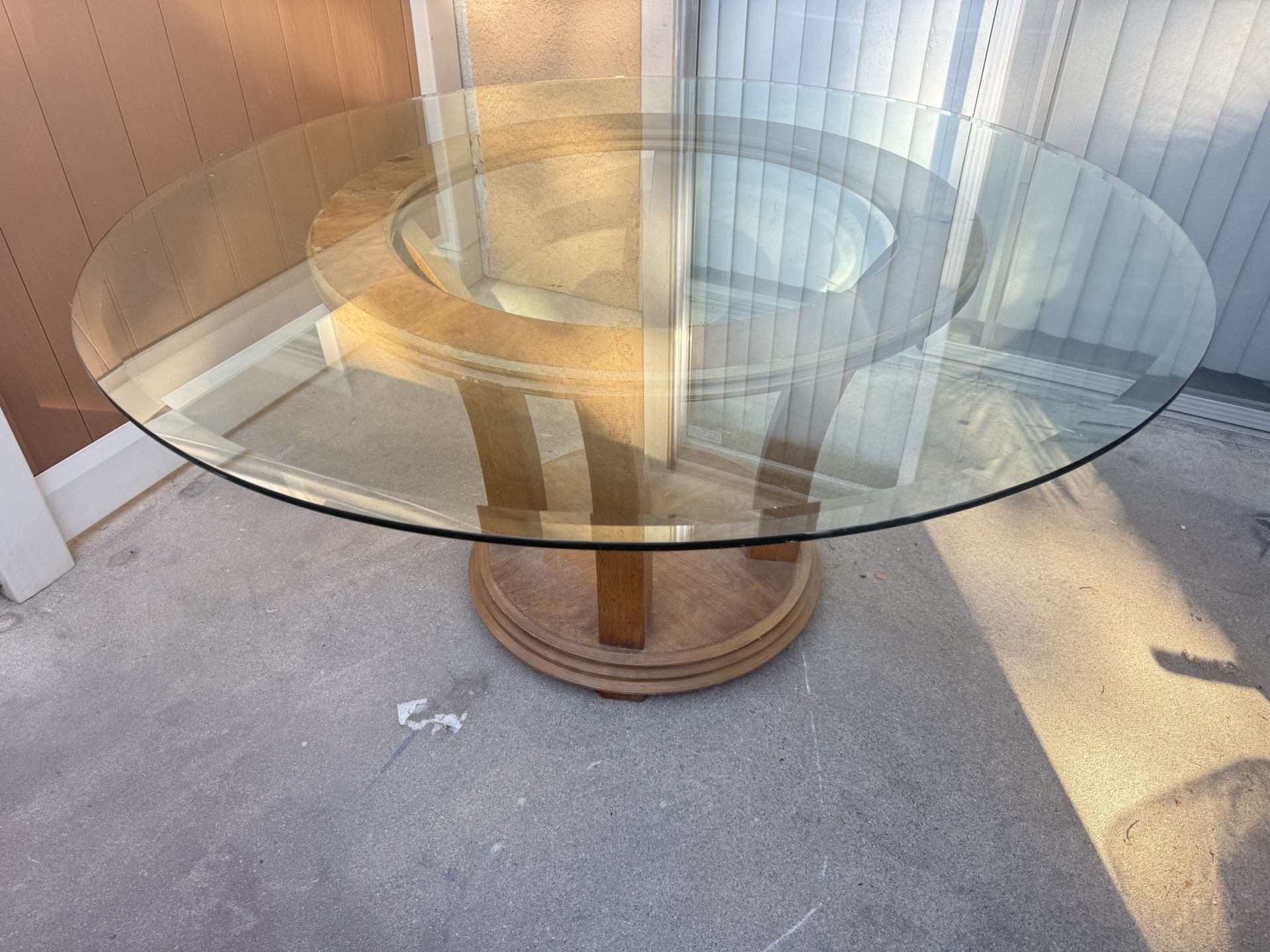 Heavy round table With wood base