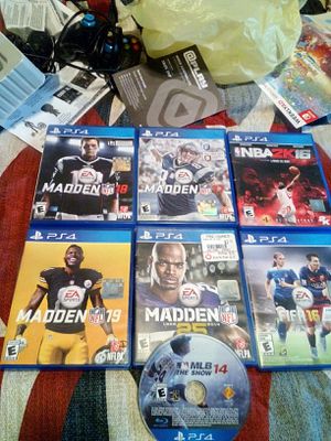 Photo PS4 games must go I'm moving please come get them no scratches on the games no game system just the games asking 25
