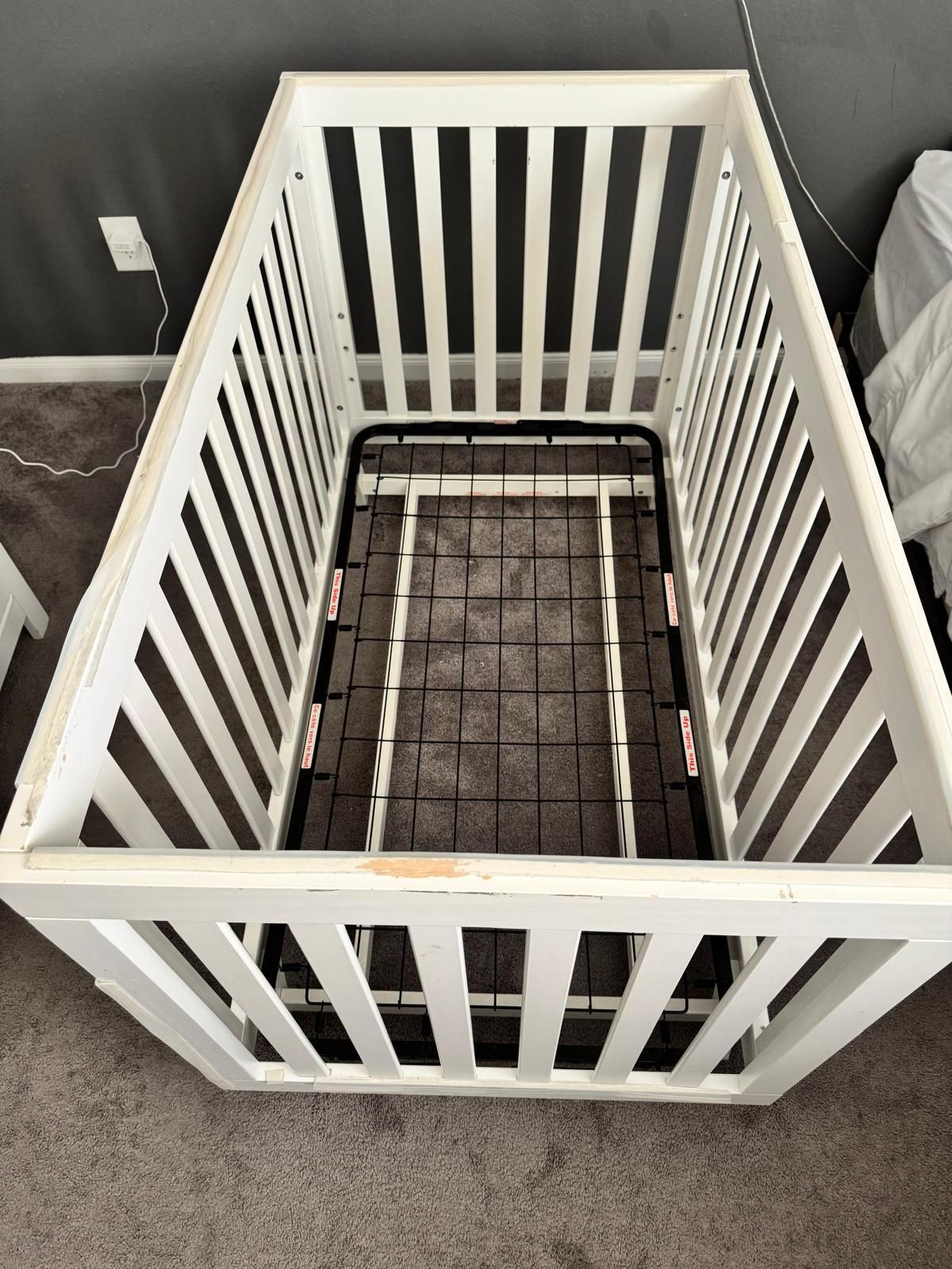 Baby crib + Mattress 