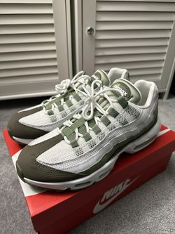 BRAND NEW NIKE AIR MAX 95 WHITE/OIL GREEN/MEDIUM OLIVE GREEN MEN’S SIZE 10/WOMEN’S SIZE 11.5