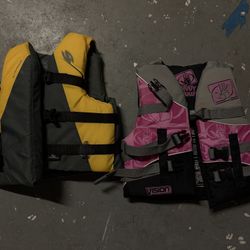 2 kids life jackets 