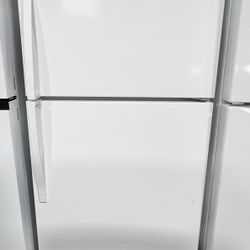 NEW 30” Top-Freezer Refrigerator 18.2cu.ft. 