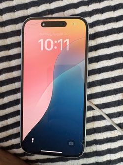 UNLOCKED 128 gb white iphone 15