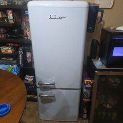 Retro Fridge 250
