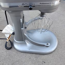 KitchenAid Professional 5 Plus 10 Mixer Works Good Good Shape No Offers No Trades 75th Ave Indian School Serious Buyers Only Please