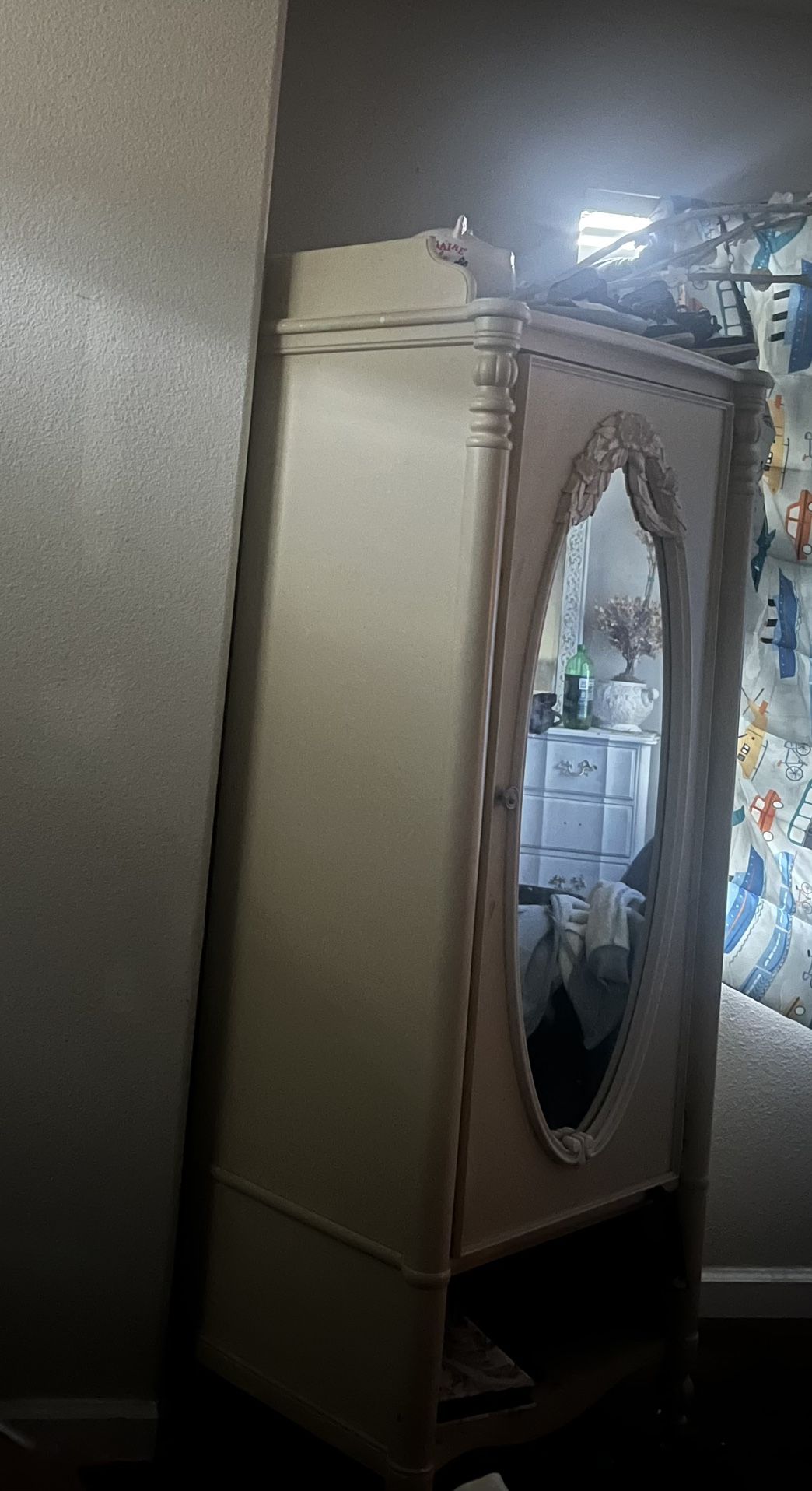 Armoire