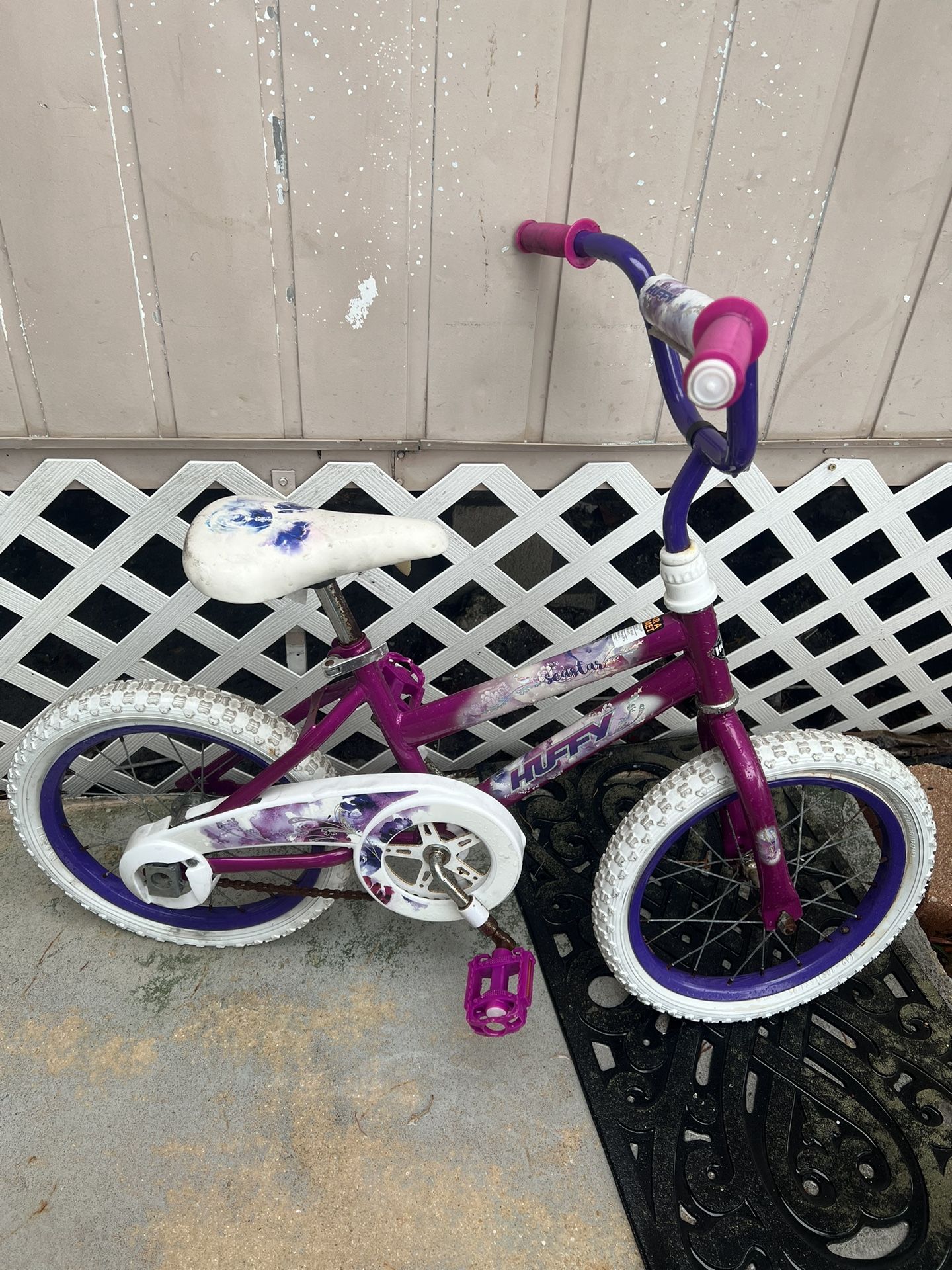 Kids Bicycle 16” For $10 Tires Need Air