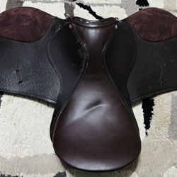 English Jumping Saddle 18” Brown Leather Close Contact No Brand Good Condition