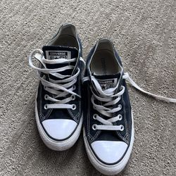Size 9 Men’s Converse Shoes 