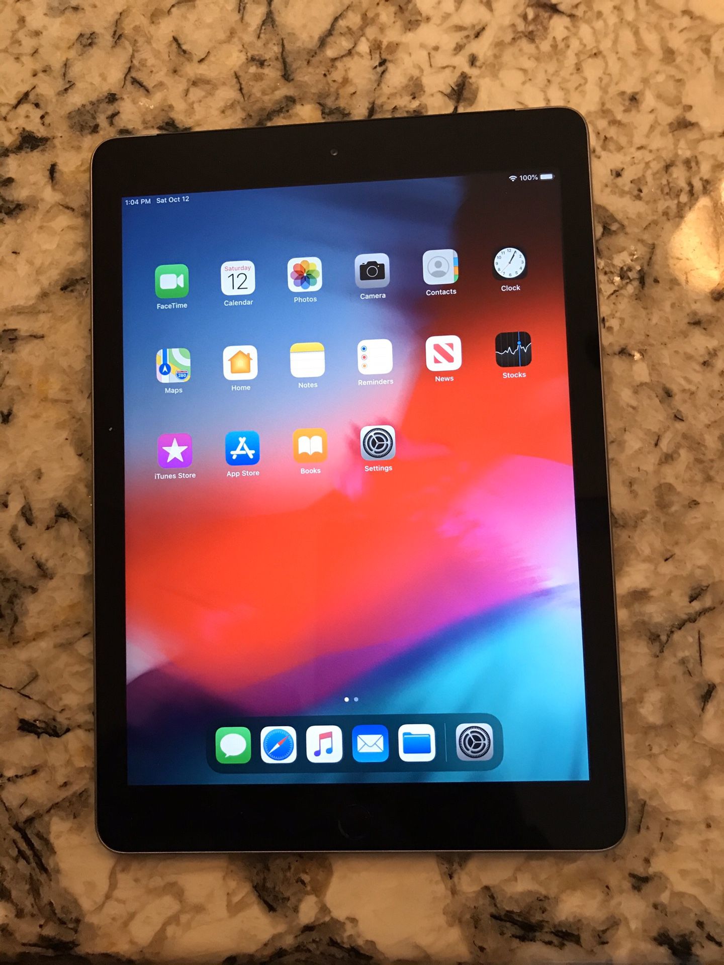 iPad 5th Generation 2017 32GB (unlocked) 9.7" Display, Wi-Fi + cellular