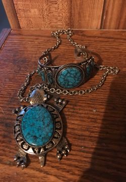 Woman’s silver necklace and bracelet set