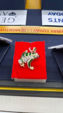 Frog pendant