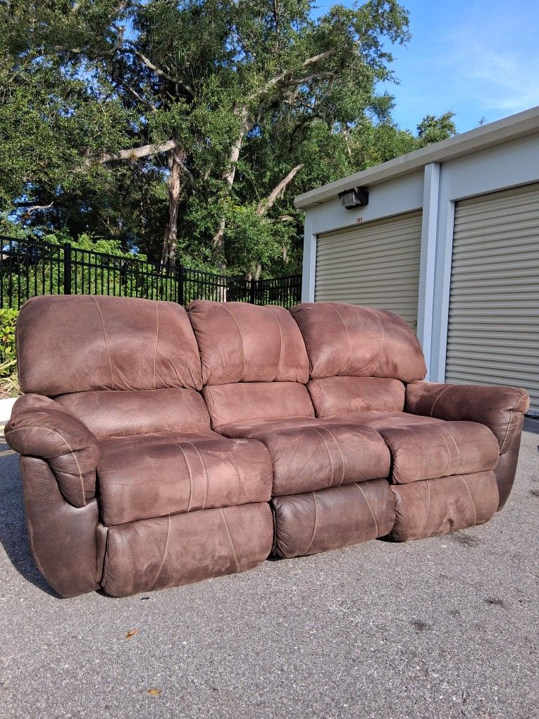 Free Delivery! Brown Reclining Sofa