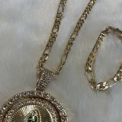 Necklace And Brazalate.   And Pendant $130. Gold Plated 