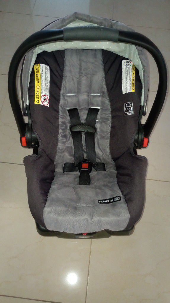 Graco SnugRide Click Connect 30 Infant Car Seat with Base