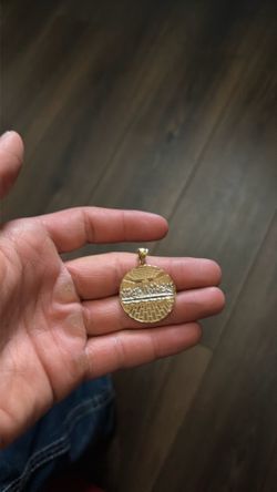 14k gold pendant last supper