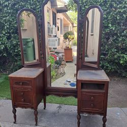 Unique Tri-fold, Swivel Mirror Antique Vanity