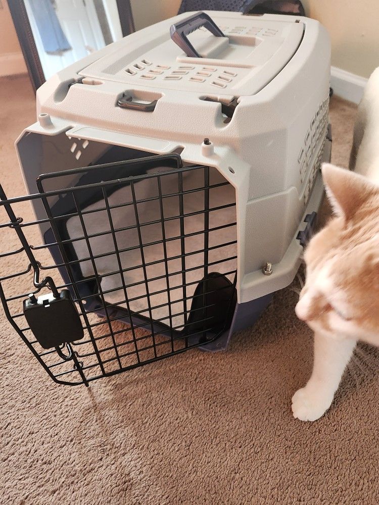 Hard TSA approved Cat Or Dog Carrier.   Unused