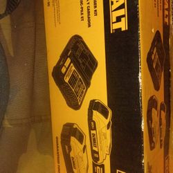 DeWalt Battery And Charger Kit 