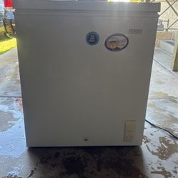 IDYLIS 5.0 cu. ft. FREEZER