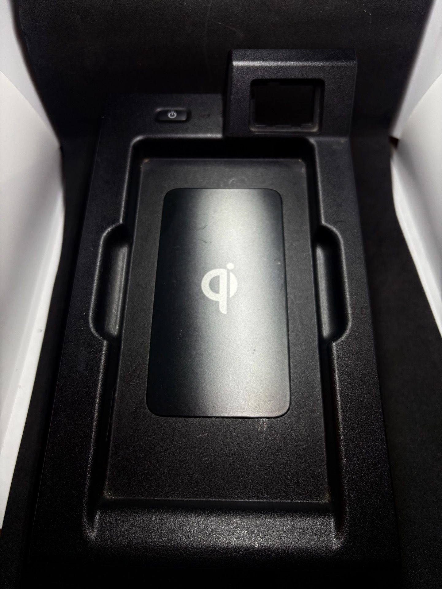 Toyota,Lexus Qi wireless technology Mobile Charger