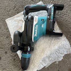 Makita 18v  Rotary Hammer 2 Battery’s 