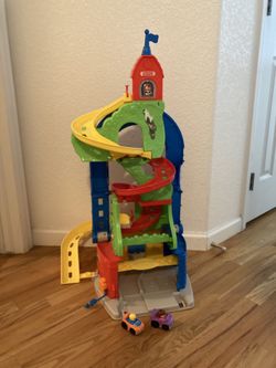 Fisher price little people sit and stand skyway with 2 cars