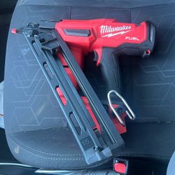 Milwaukee Finish Nailer 15g Angled Gen 2