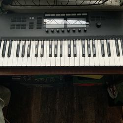 Native Instruments KOMPLETE KONTROL S49 MK2 Smart Keyboard Controller
