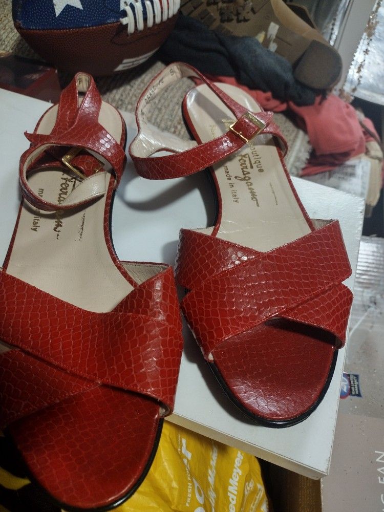 SALVADOR FERRAGAMO'S SANDAL'S SIZE 9