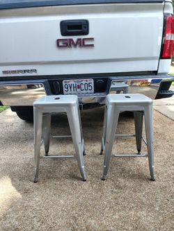 Sturdy metal bar stools