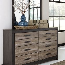 Dresser With Mirror 