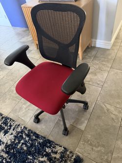 Upline Pinnacle Mesh Chair