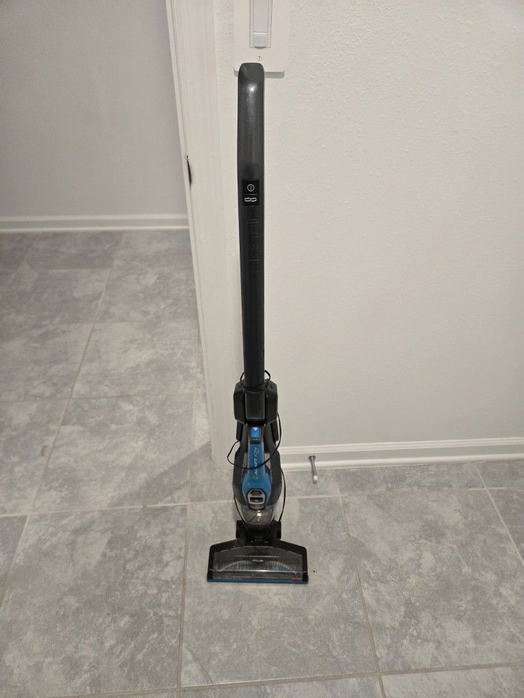 Cordless Vacuum With Charger 