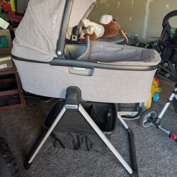Nuna Bassinet With Stand