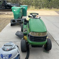 John Deere Lawnmower 
