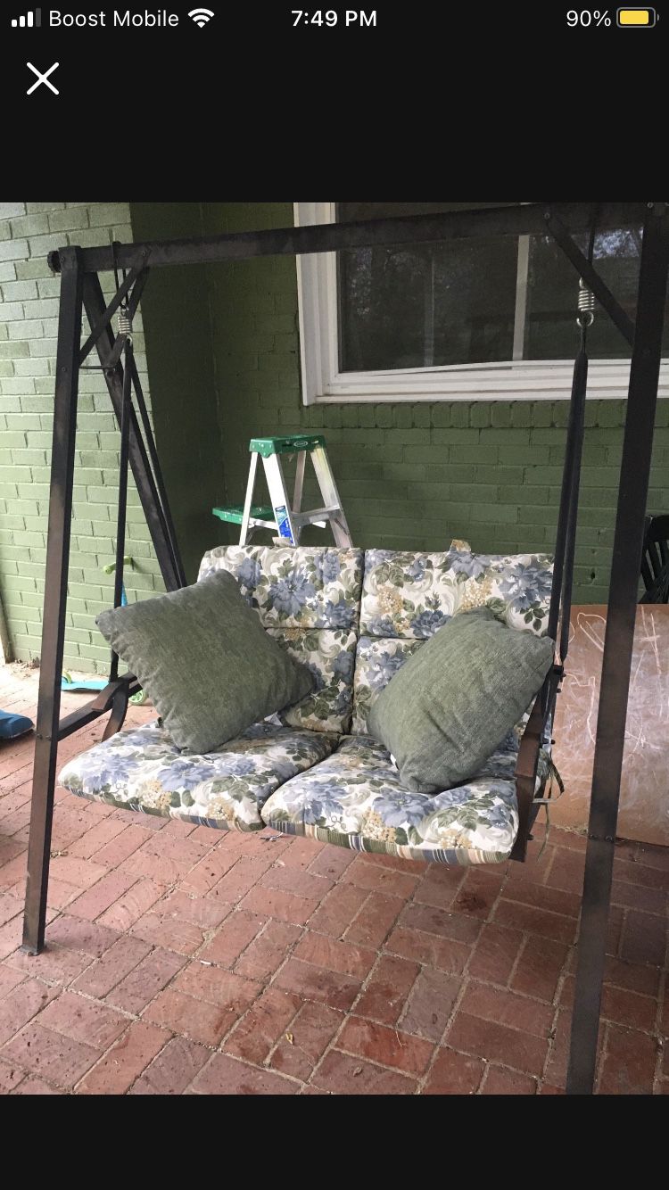 Patio Porch Swing Chair, outside Furniture In Good Condition with extra set of pillows 