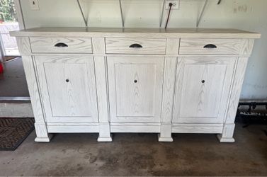 NEW——HIGH-END Hickory White Brand American Made SOLID WOOD Gorgeous Off-White Buffet Cabinet!!