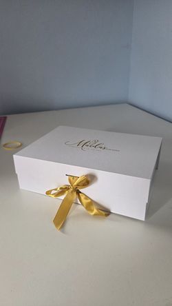 50 Luxury Magnetic Gift Boxes – Premium White with Gold Ribbon