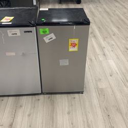 FRIGIDAIRE FFPAUM MINI FRIDGE