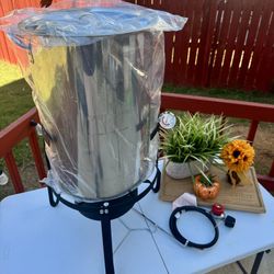 🦃🦀Turkey Pot Gas Fryer w/ black round iron stove frame 50QT. 18" x 18" x 35". New Condition!