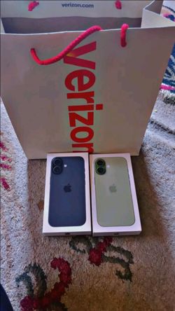2 Apple Iphone 17s As good as New