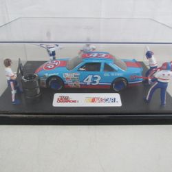 Vintage 1992 Racing Champions Inc. Richard Petty STP 43 Pit Crew Scene

