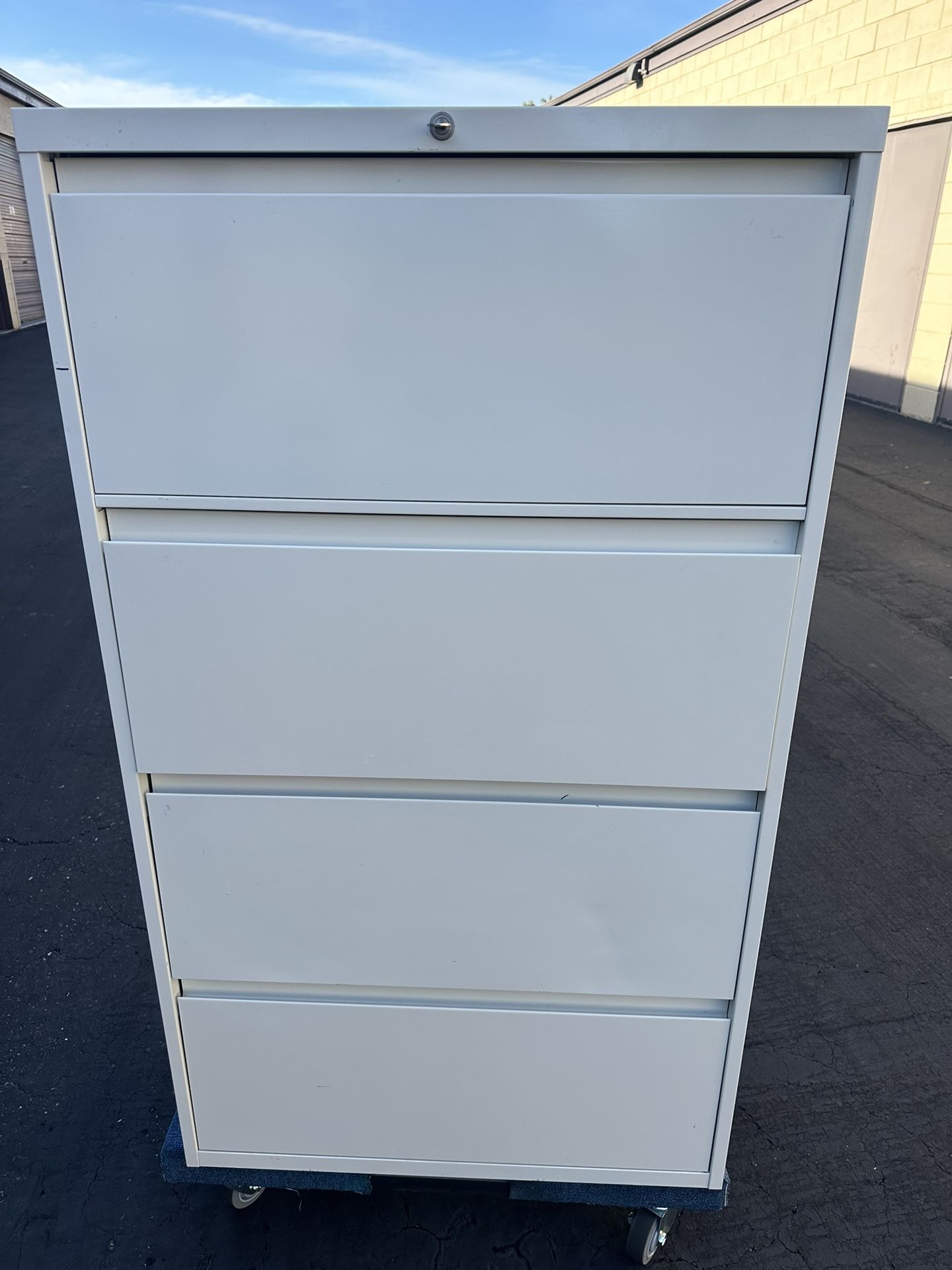 File Cabinet Steelcase 