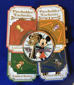 DISNEY Stitch PASSHOLDER EXCLUSIVE PIN SET